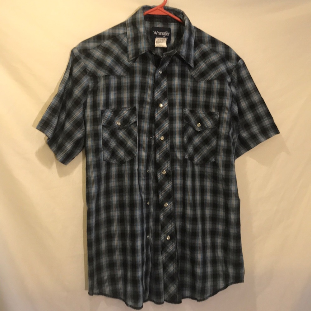 Men’s Medium Wrangler pearl snap short sleeve